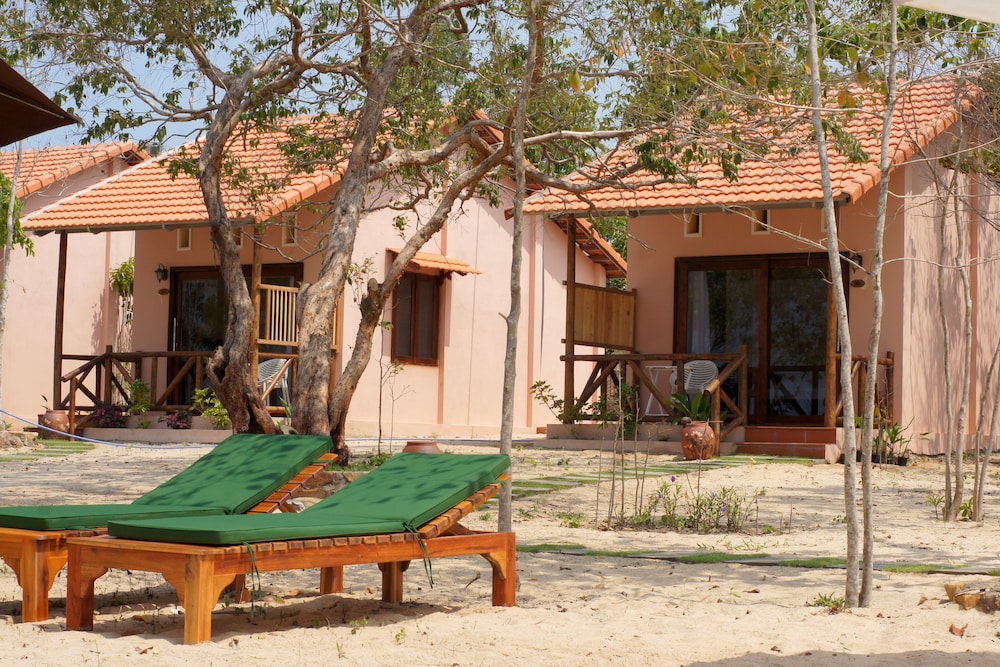 Gold Sand Beach Bungalow 41/41