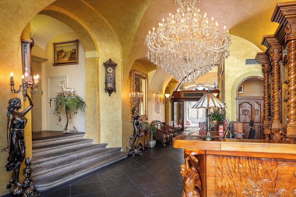 Iron Gate Hotel And Suites 9/71