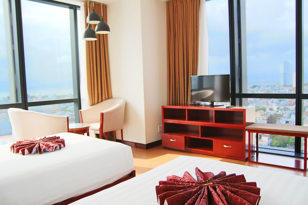 SUPERIOR, DOUBLE BED, CITY VIEW