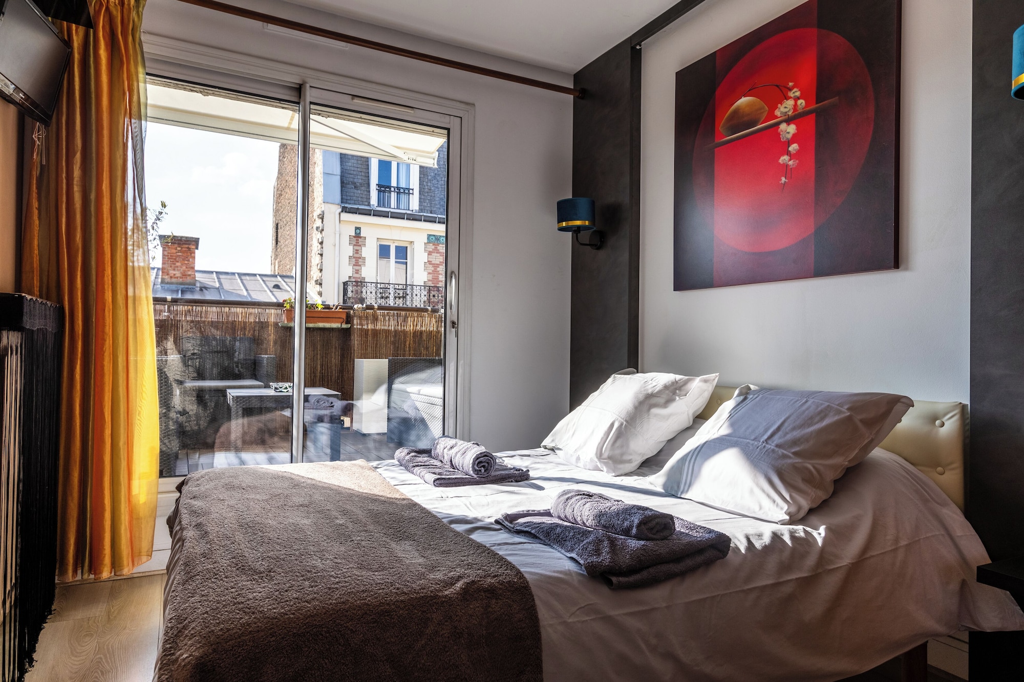 1 BEDROOM, CITY, TERRACE