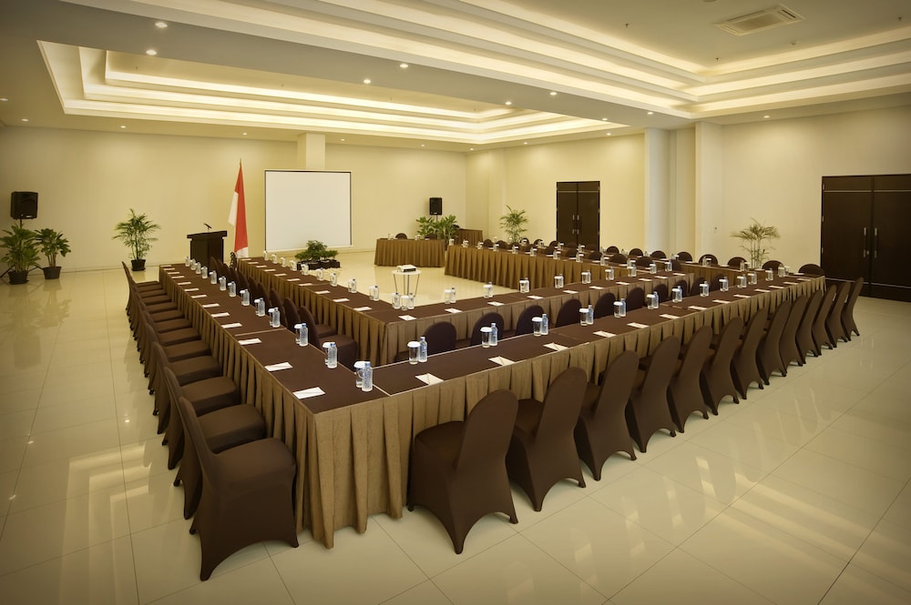 V Hotel Residence 12/15