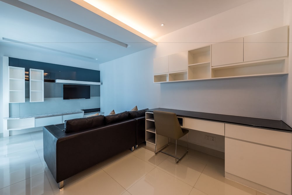 Naki Suites At Silvertown 30/49