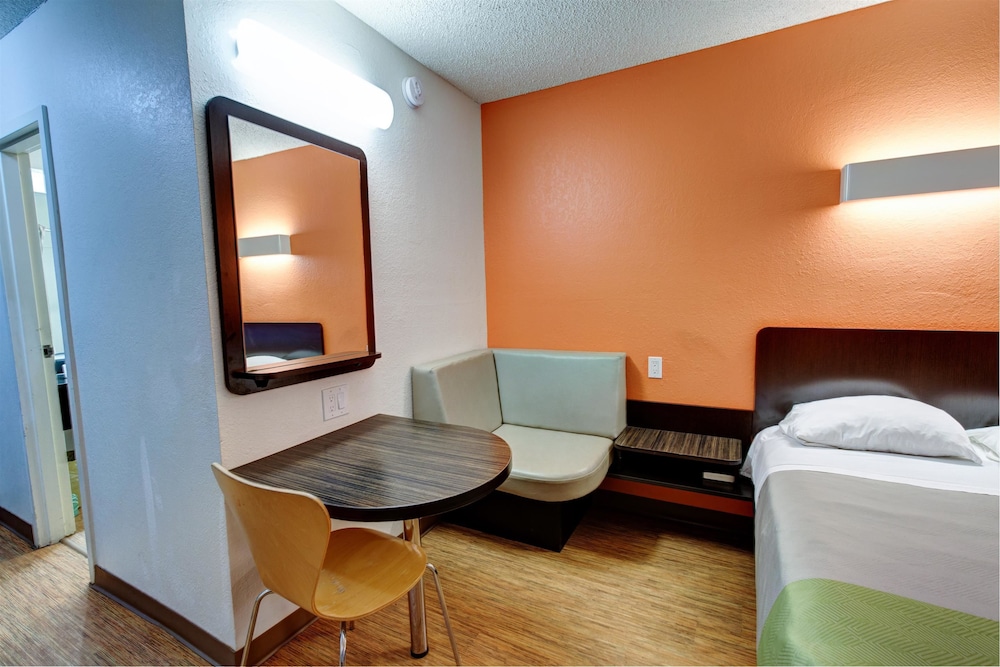 Executive Inn & Suites Hobby 17/29