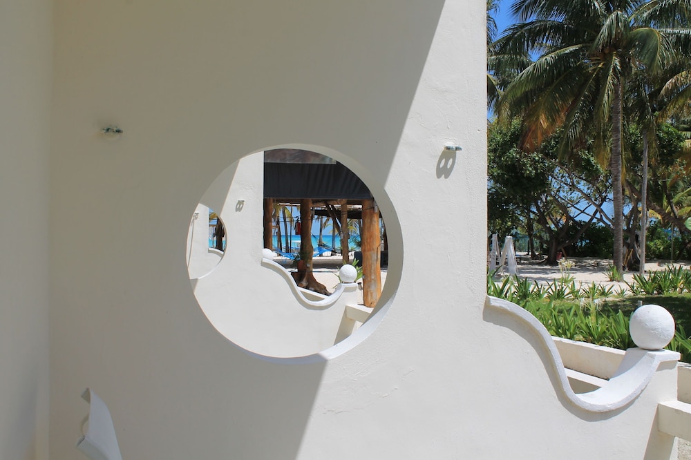 Hotel Cabanas Maria del Mar 42/43