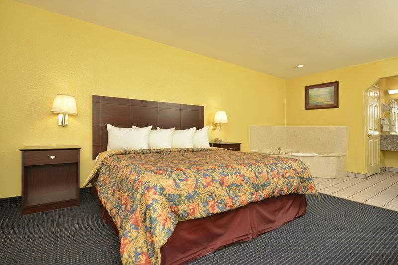 Best Western Gun Barrel City Inn 18/27