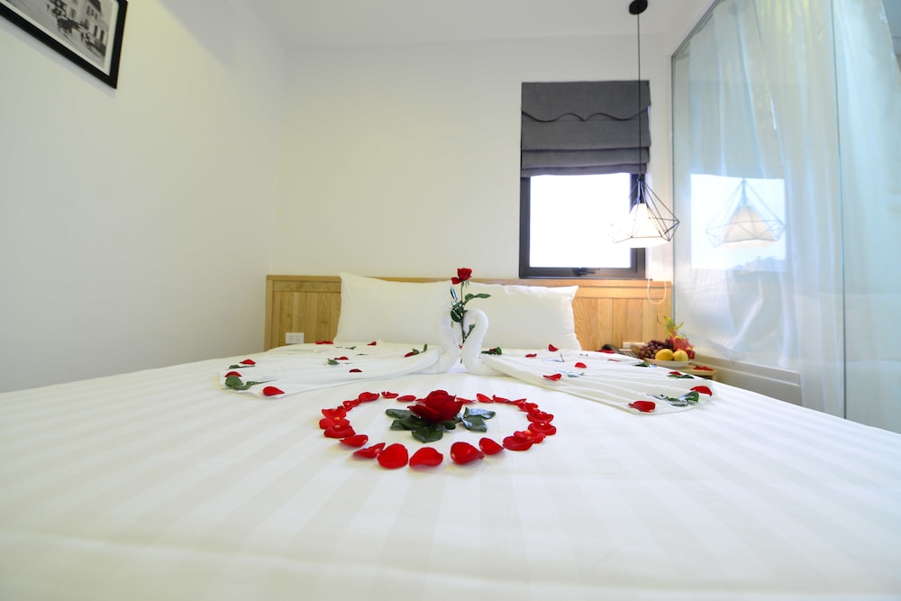 Blue Hanoi Inn Luxury Hotel 36/44
