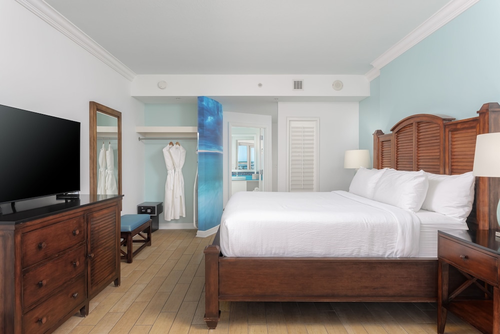 Room, King Bed, Bay View, No Balcony, Accessible