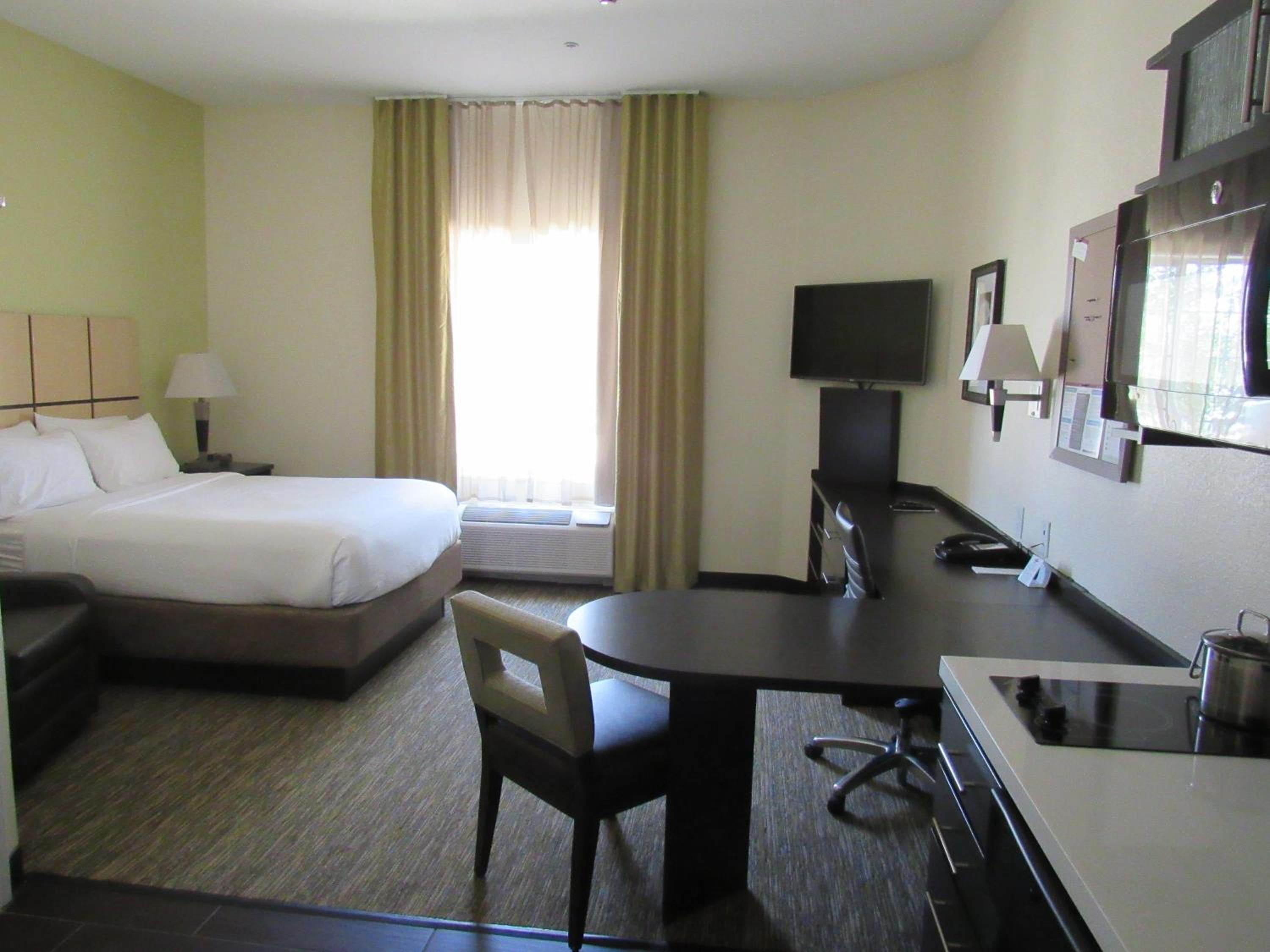 1 Bedroom, Suite, King Bed, Sofa, Accessible