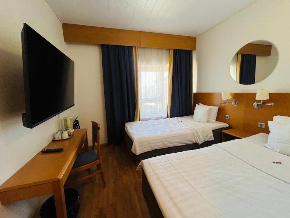 Standard, Twin Beds, City View