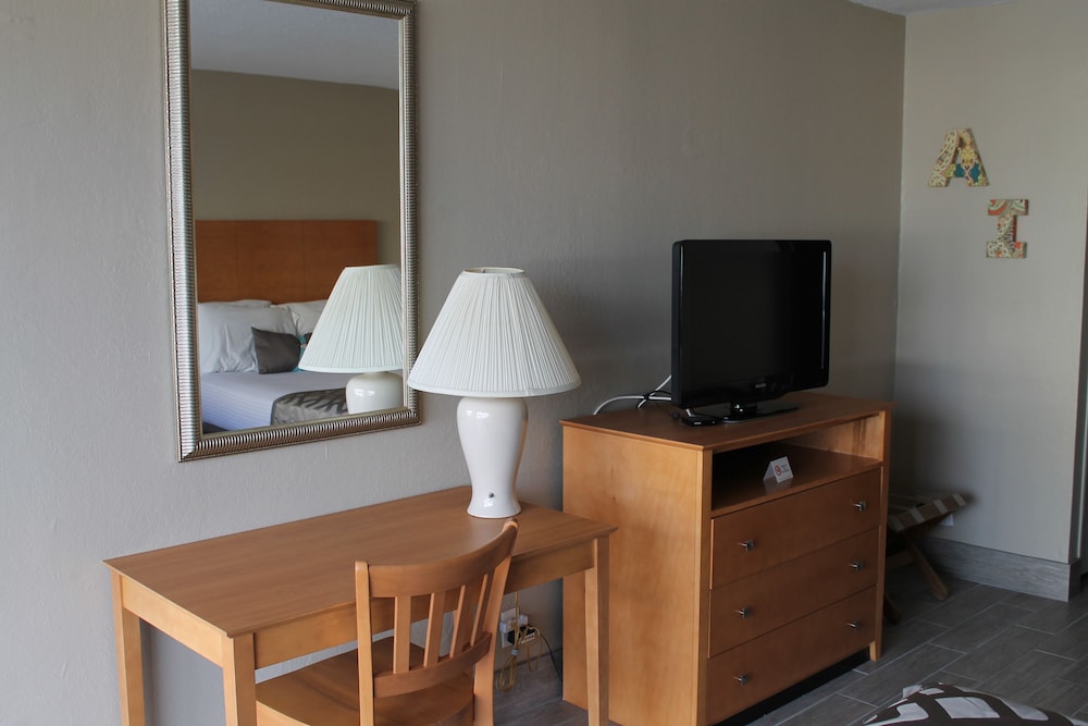 Beachside Motel 52/72