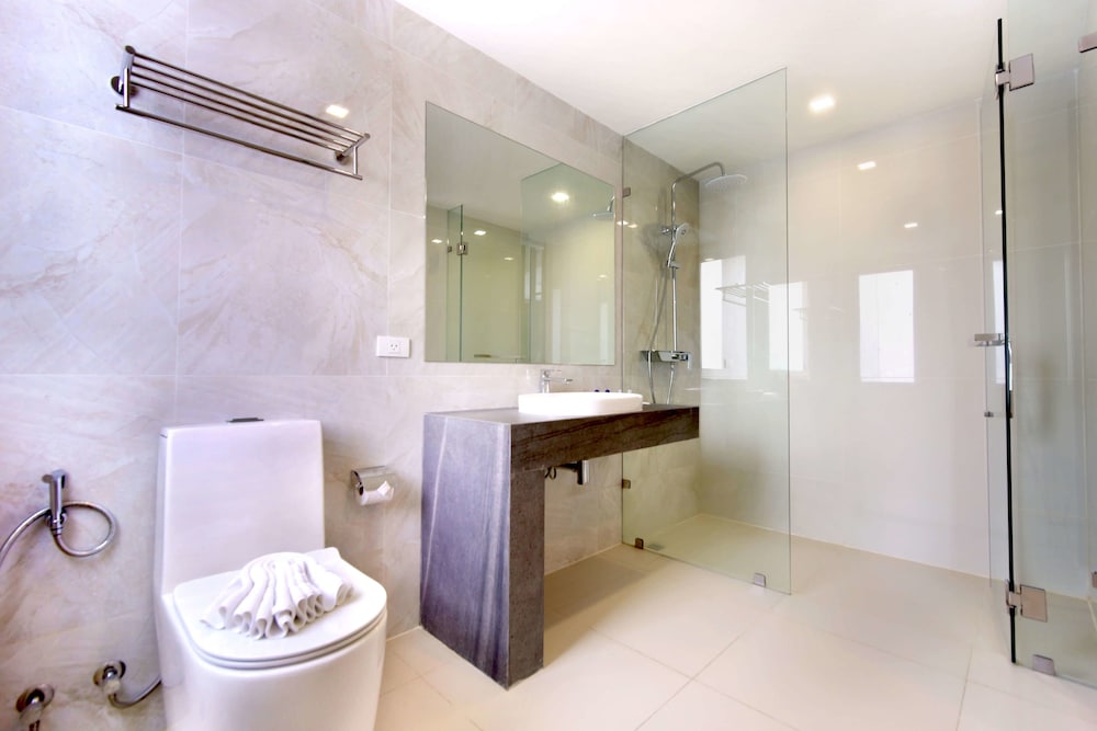 PHOENIX HOTEL KARON BEACH 47/50