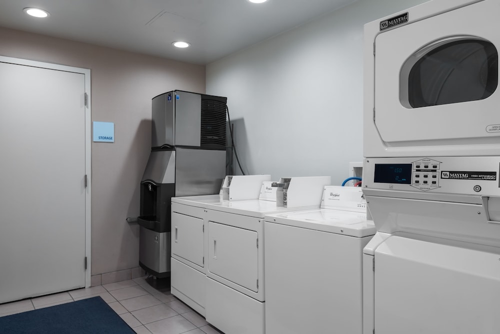 Holiday Inn Express & Suites Lathrop 25/61