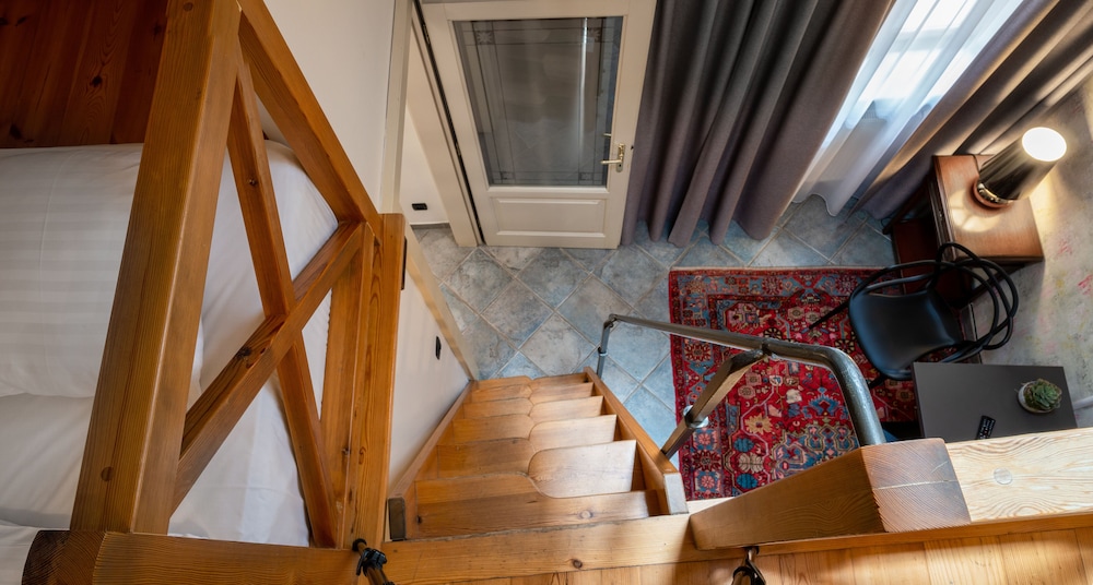 Chateau 9 Apartments by Adrez Living 5/50
