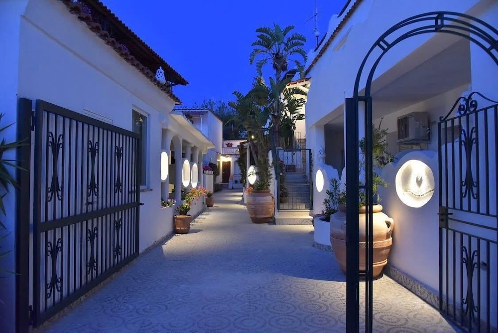Junior Village Ischia 24/26