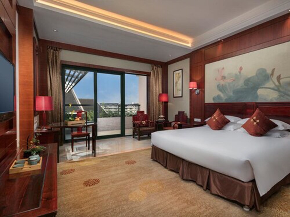 DELUXE, KING BED, GARDEN VIEW