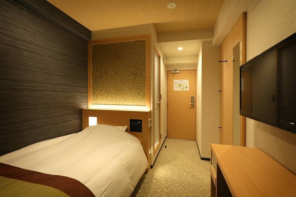 ROOM, SINGLE