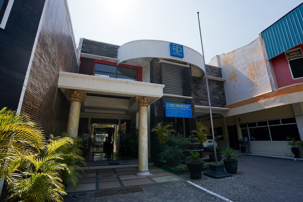 OYO 1652 Hotel Tampiarto 4/35