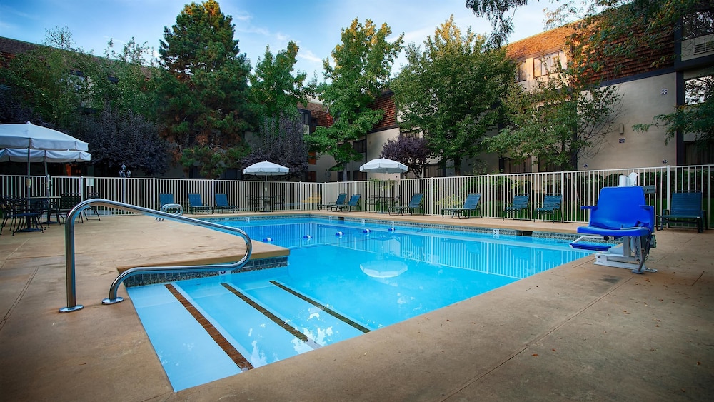 SureStay Plus Hotel by Best Western Reno Airport 43/91