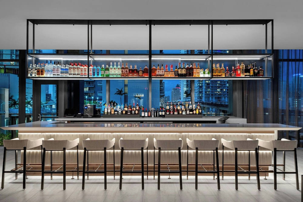 Element Miami Brickell 25/40
