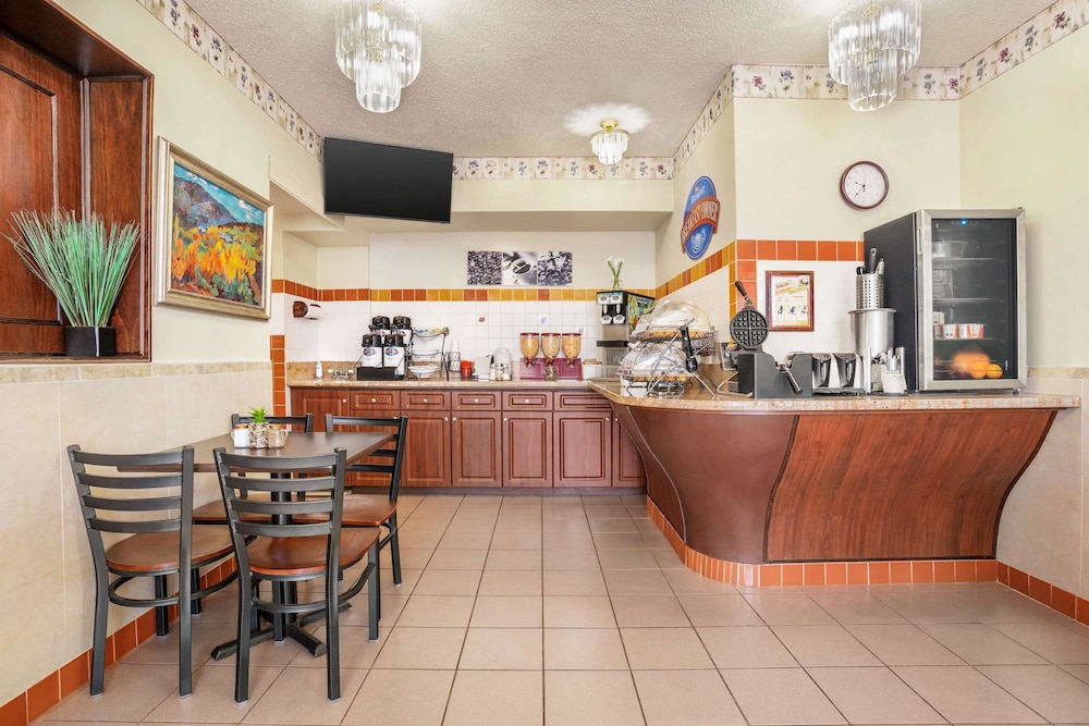Belmont Inn Suites 24/50