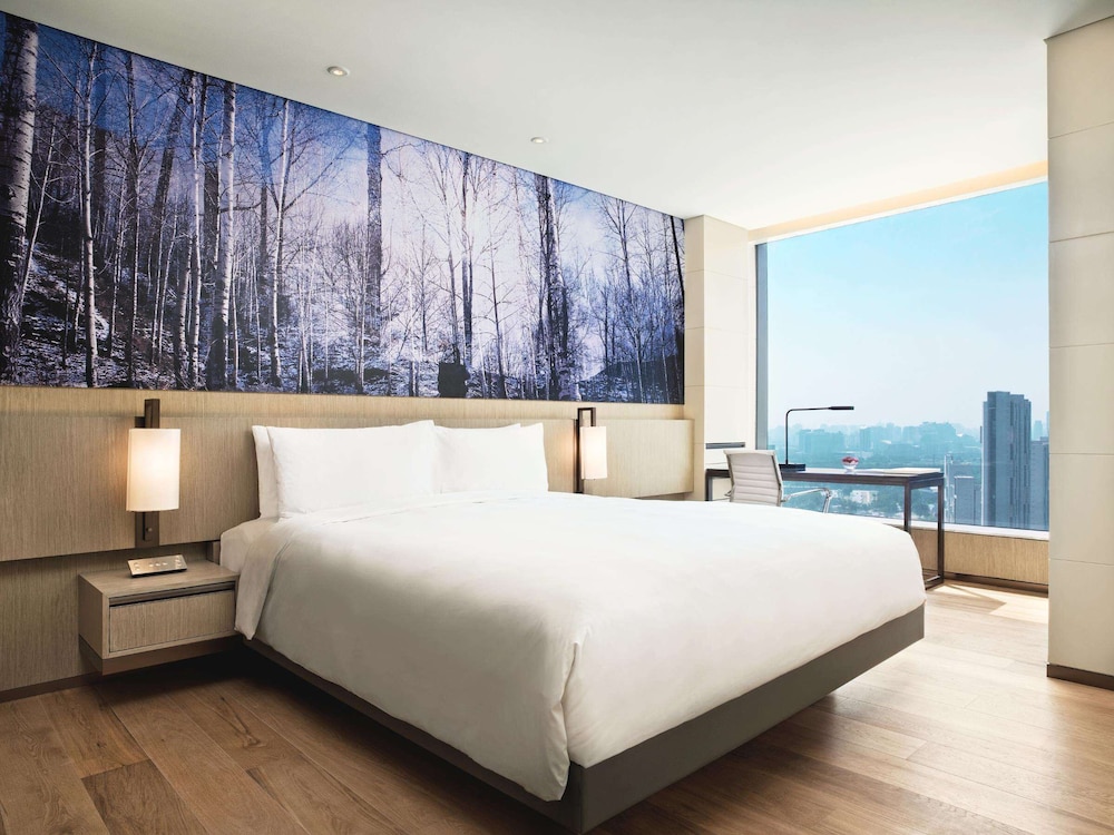 Upstairs, King Bed, Urban View