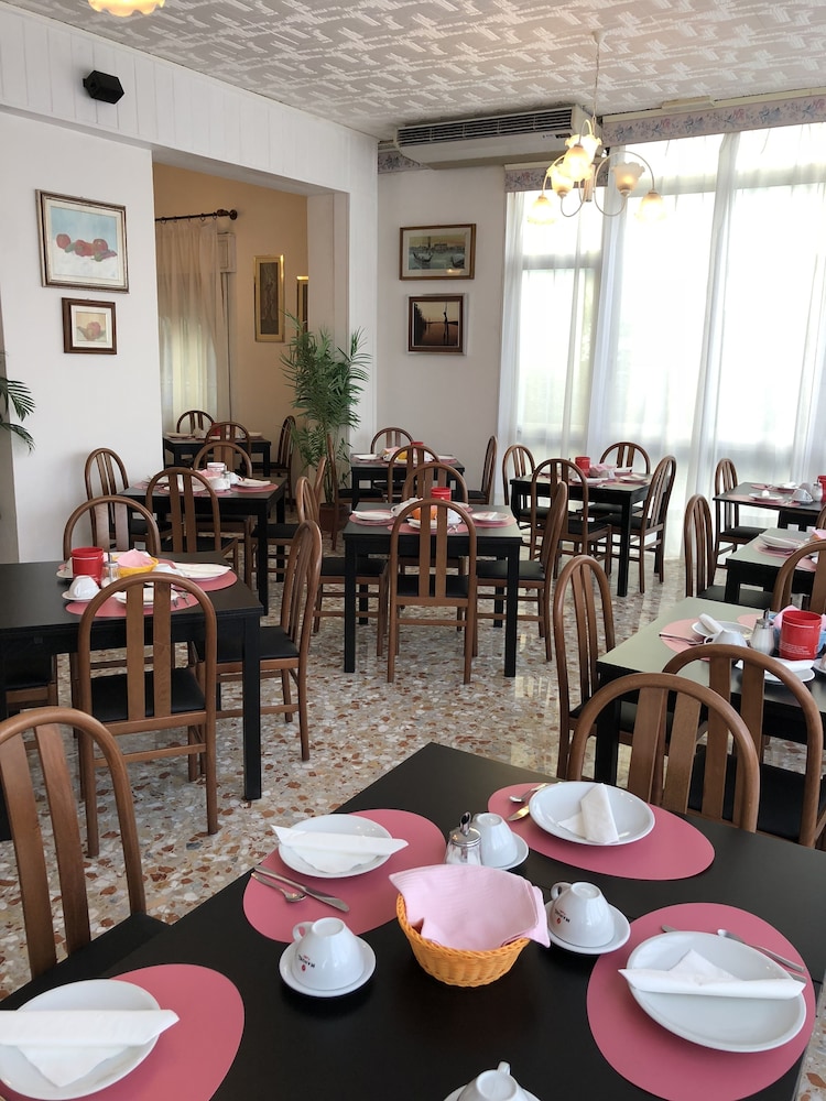 Hotel Marlisa Pier 17/28