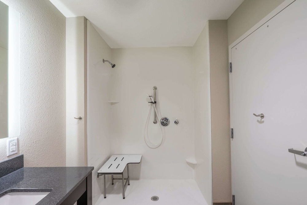 La Quinta Inn & Suites by Wyndham Memphis Downtown 11/36