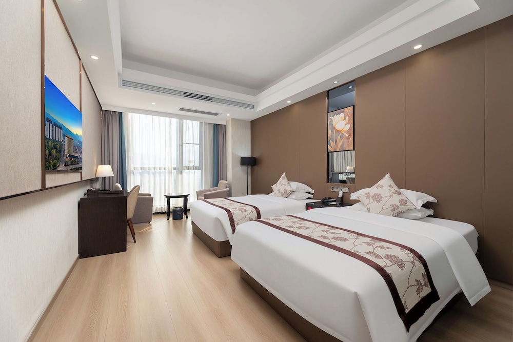DELUXE, 2 DOUBLE BEDS, SMOKING