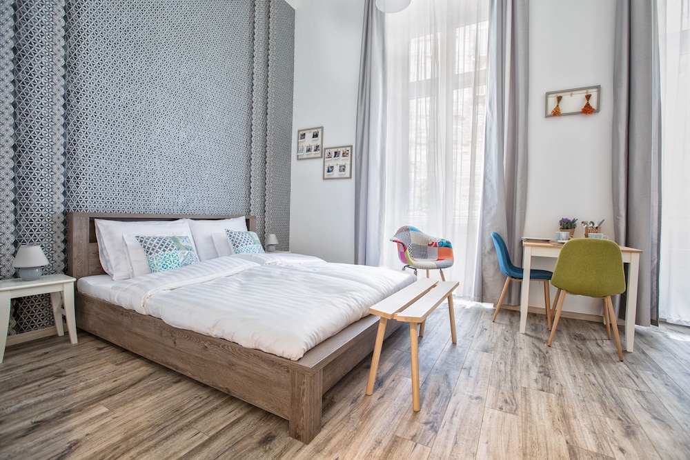 City, King Bed