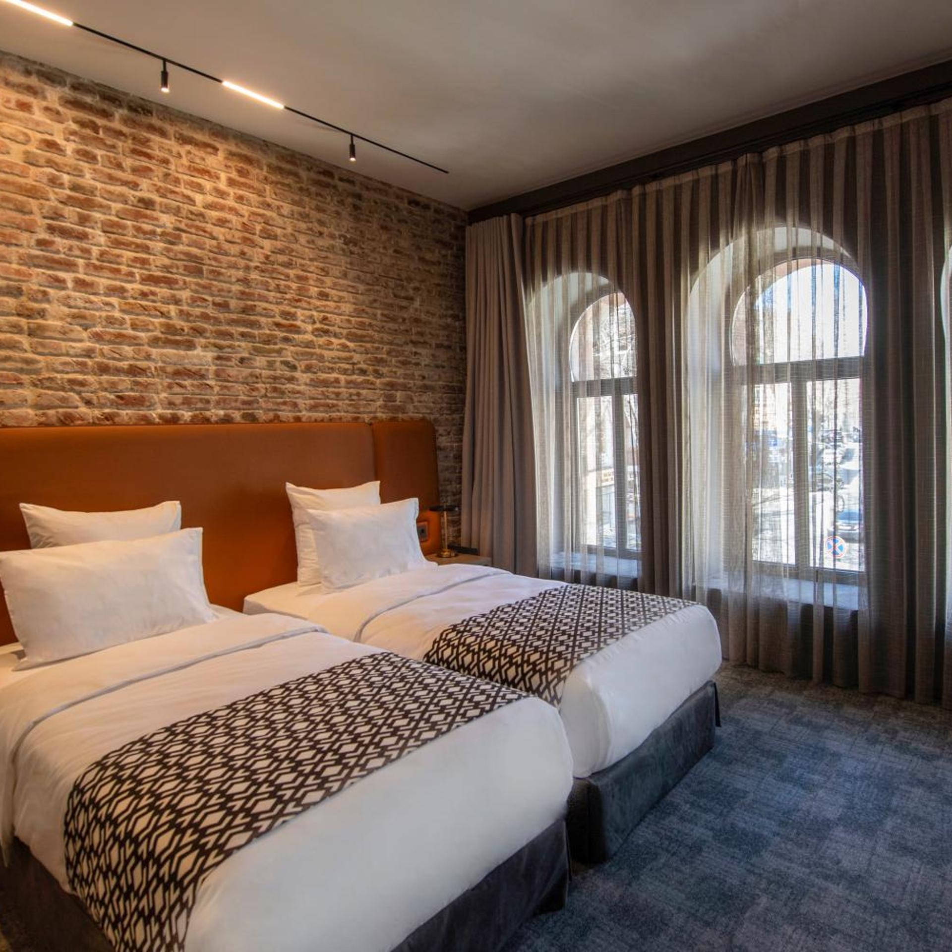 Qarvasla Hotel 27/68