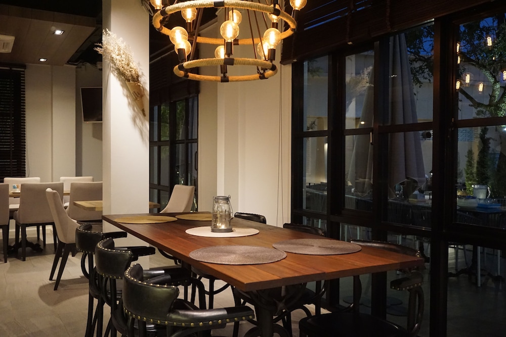 Marquise Boutique Hotel 55/64