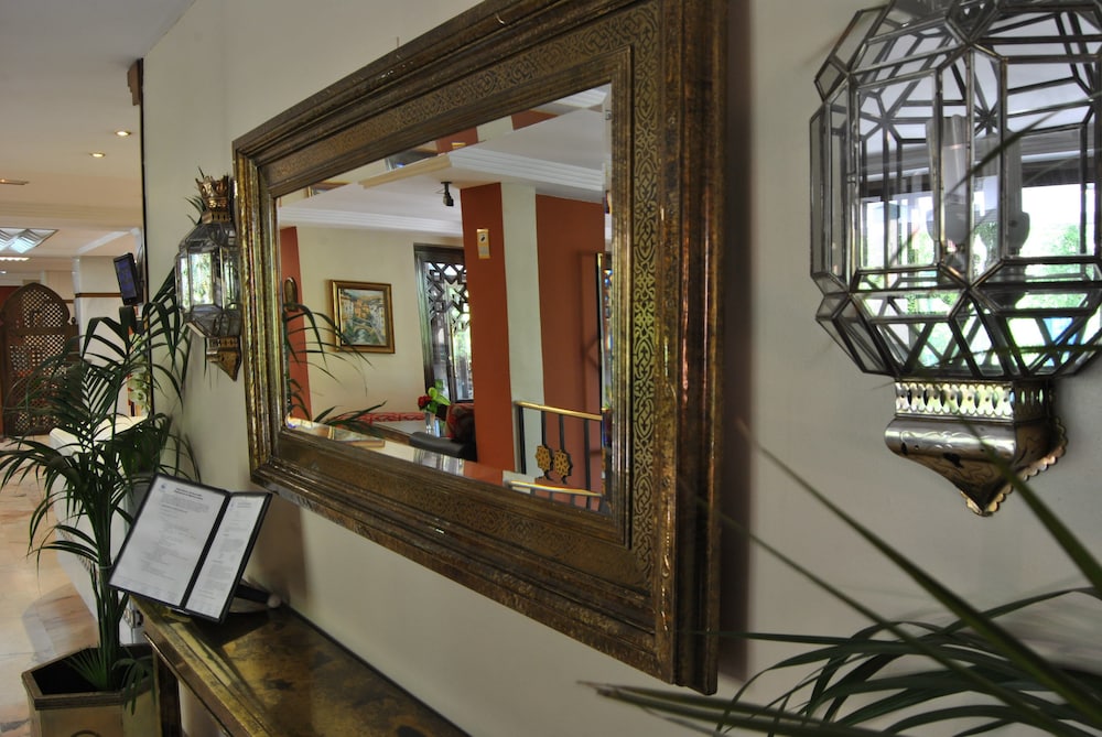 Alixares Hotel 58/82