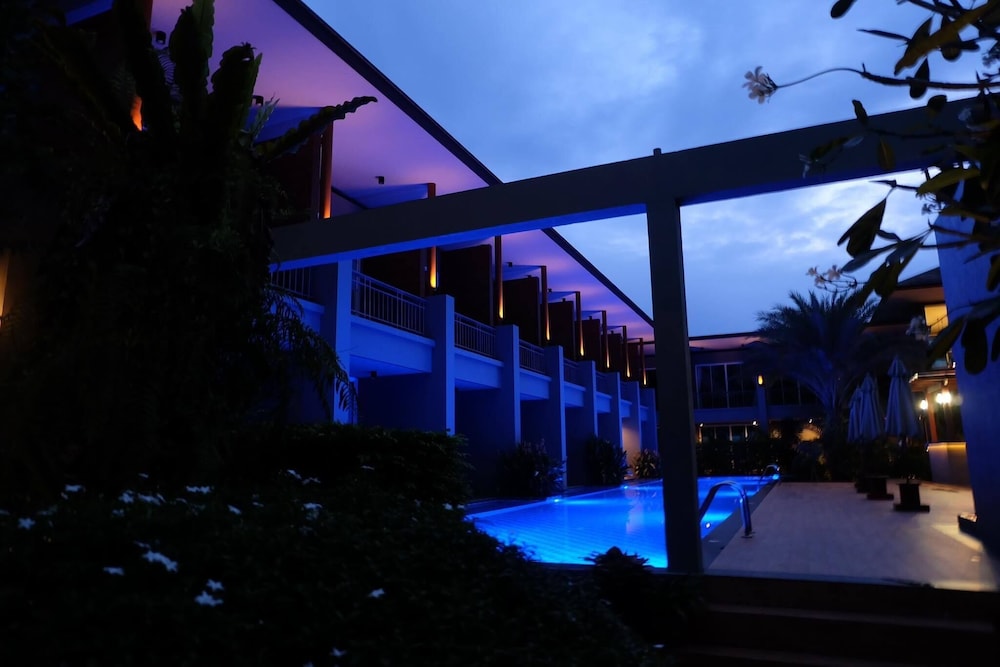 Khaolak Forest Resort 10/62