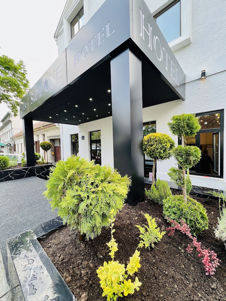 Side One Design Hotel 57/60