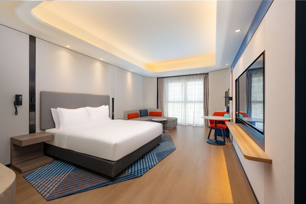 Standard, King Bed, City View, Extra Floor Space
