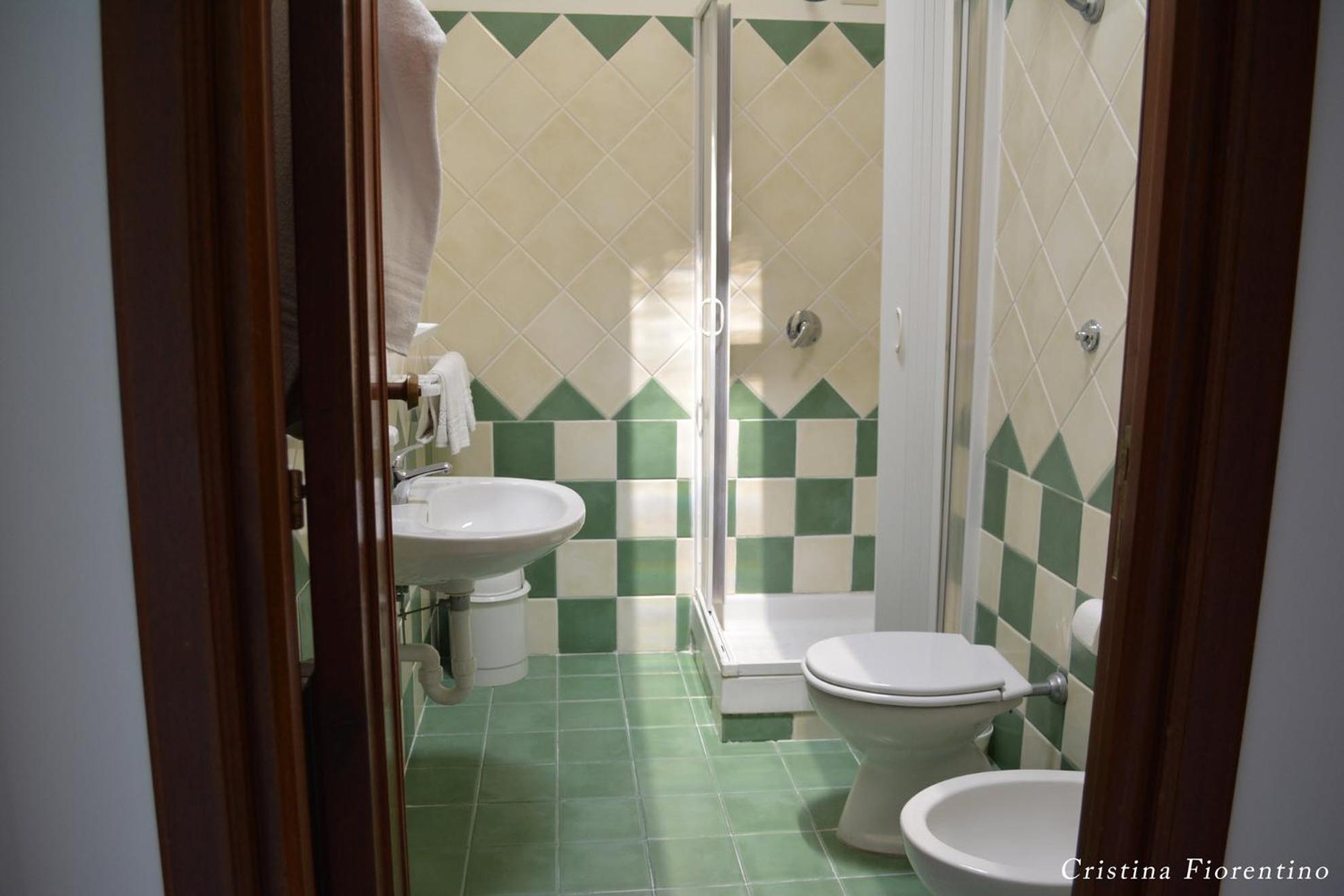 غرفة بسرير مزدوج أو سريرين منفصلين بإطلالة على البحر، Hotel La Ginestra 3/6