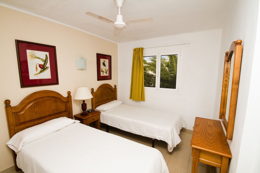 Parque Tropical Apartments 7/28