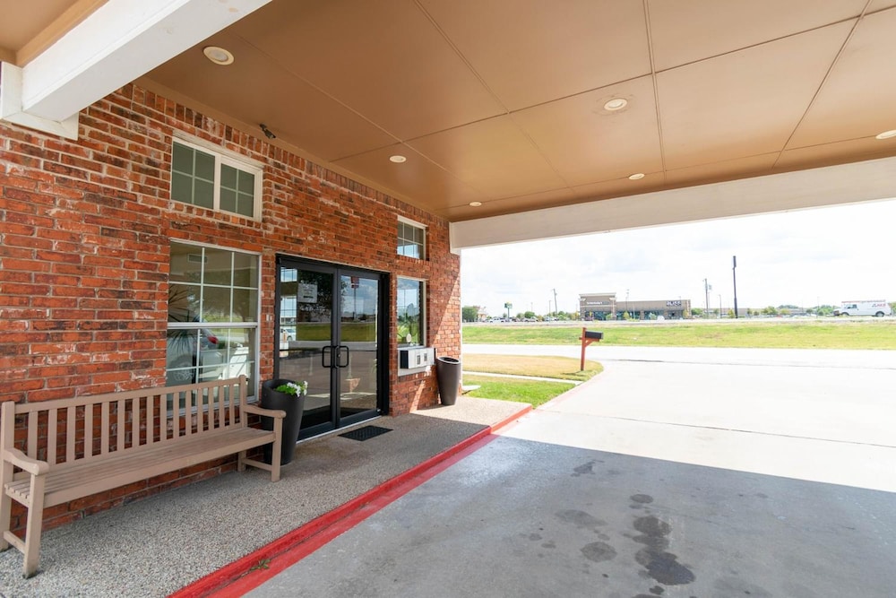 Countryside Inn 6/49
