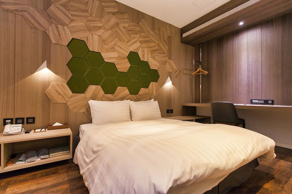 Hotel East 32/71