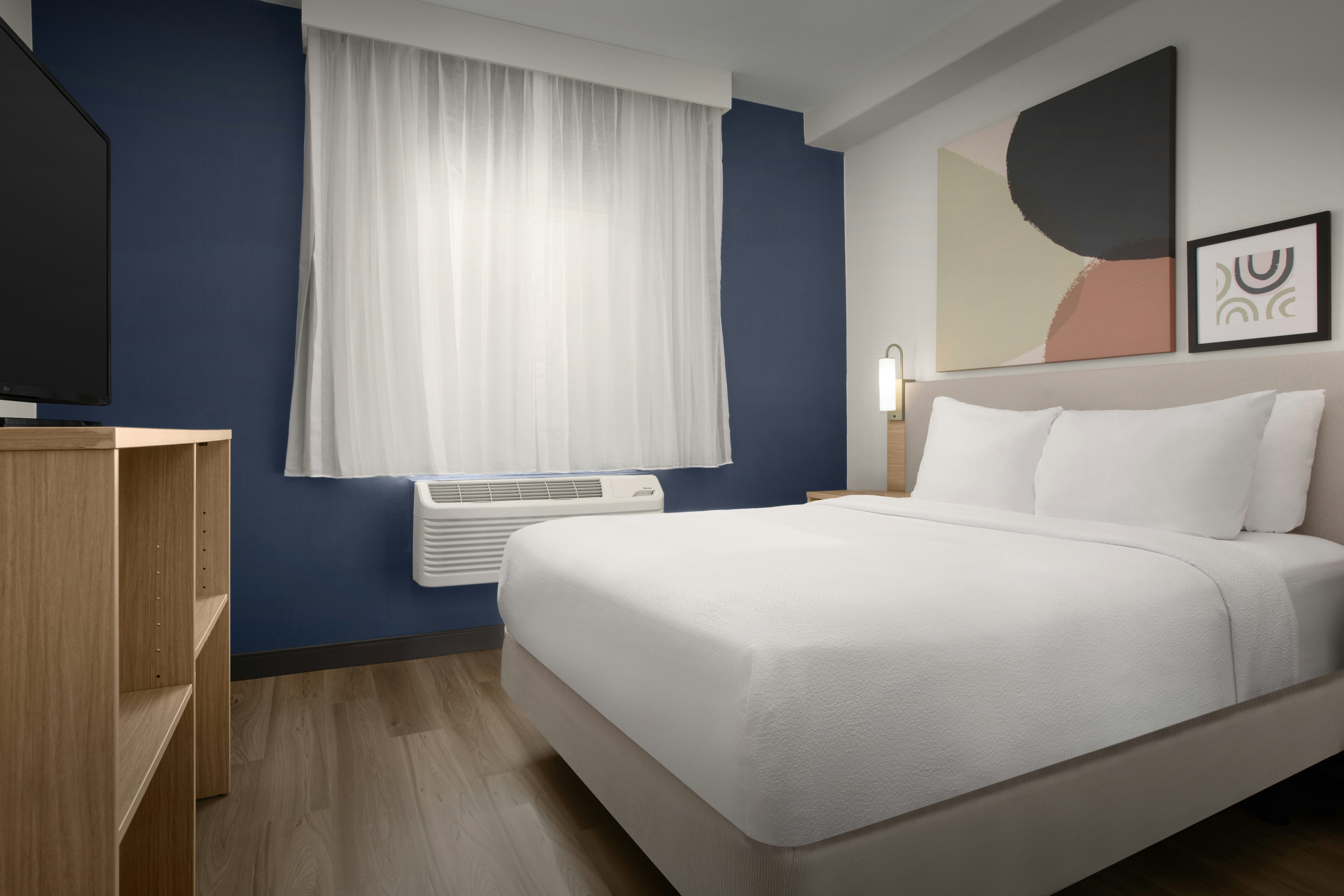 ROOM, QUEEN BED, ACCESSIBLE