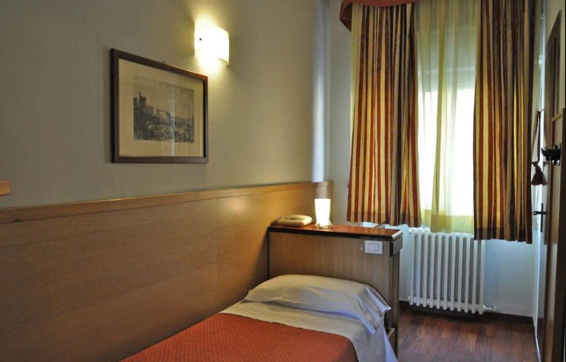 ROOM, SINGLE