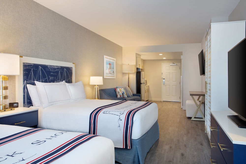 Coastal, Junior Suite, 2 Queen Beds, Sunset View, Accessible