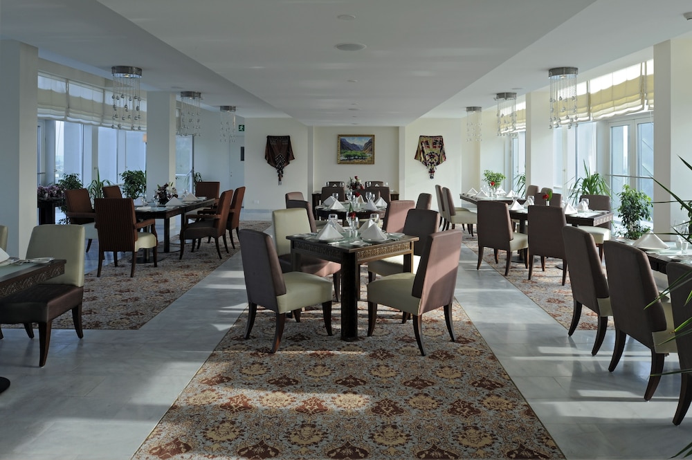 DUSHANBE SERENA HOTEL 57/70