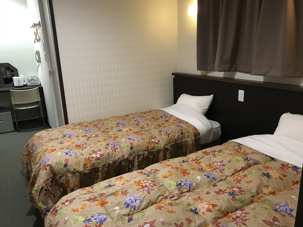 ROOM, TWIN BEDS