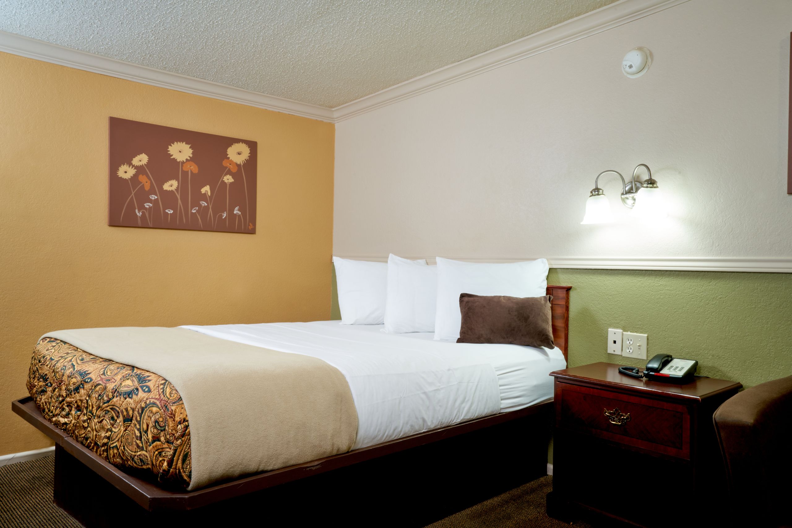 Garden Suite, Queen Bed