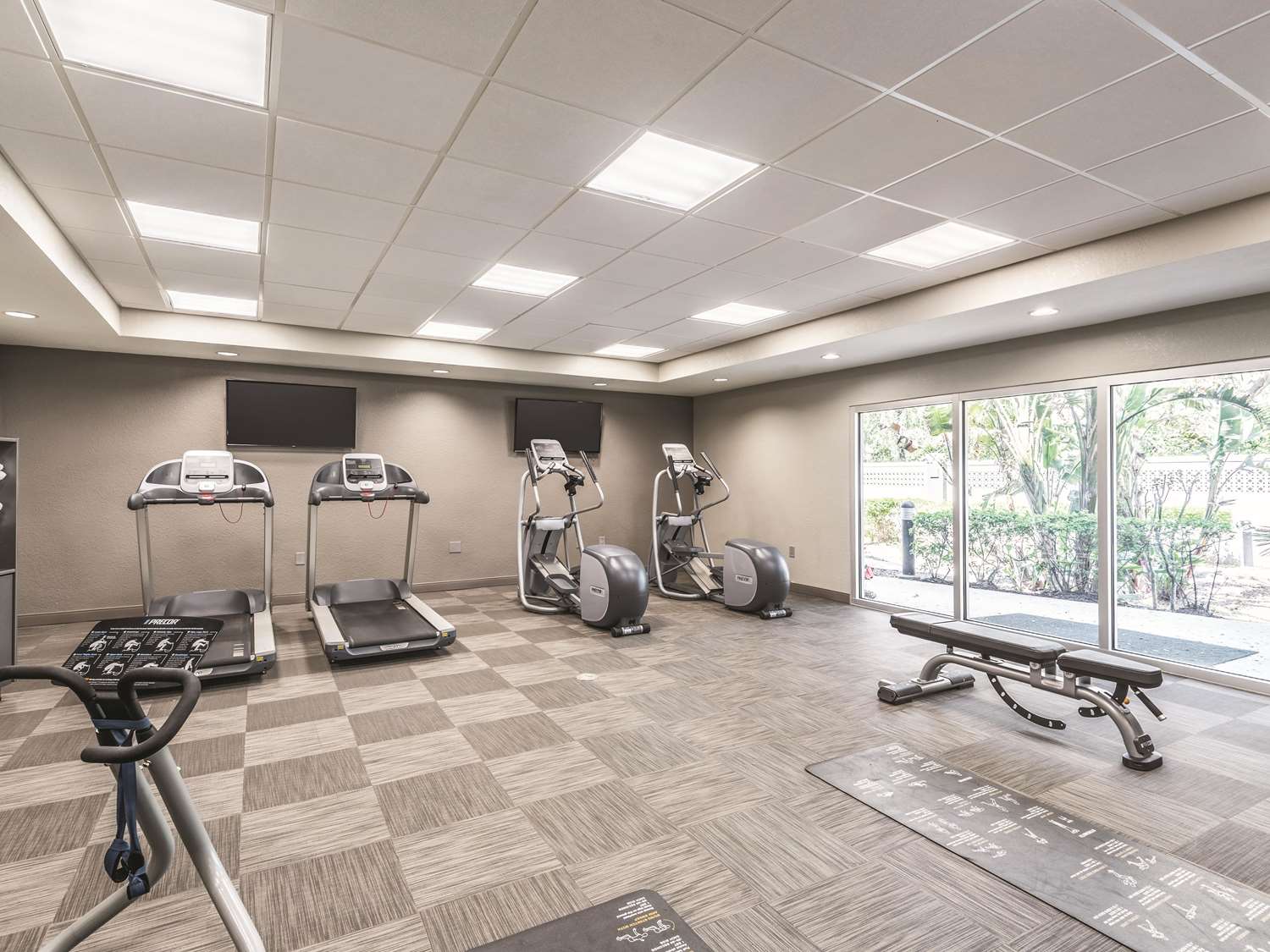 La Quinta Inn & Suites by Wyndham Orlando Lake Mary 11/20