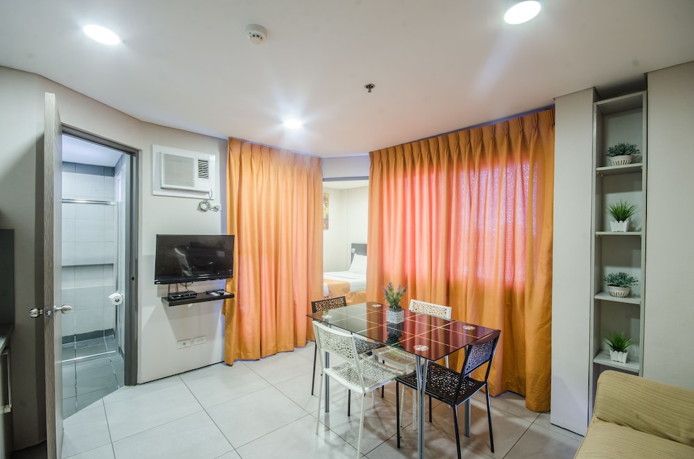 Jade Hotel Suites 50/66