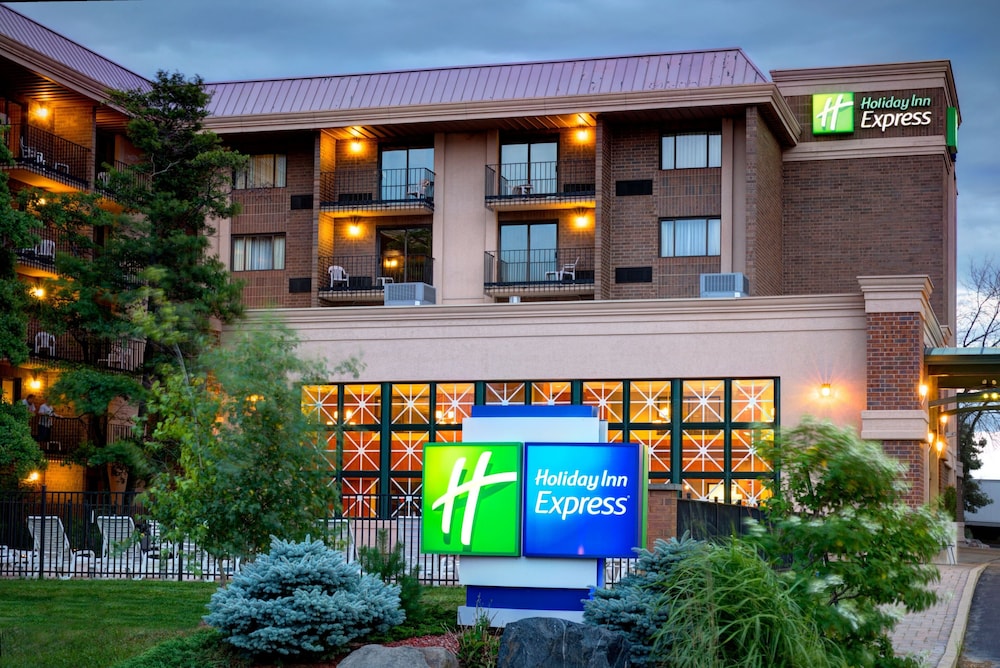 Holiday Inn Express Rolling Mdws Schaumburg Area 2/33