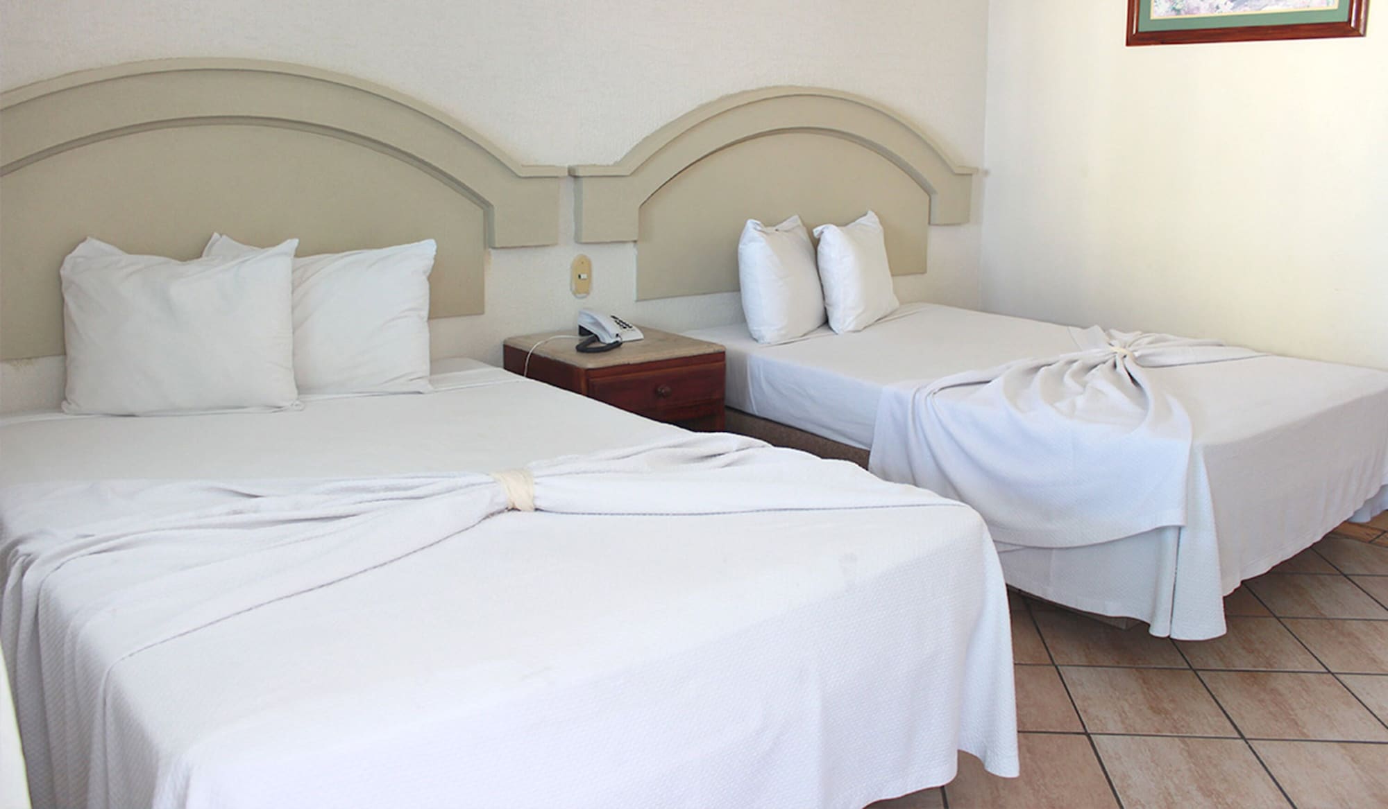 STANDARD, 2 DOUBLE BEDS