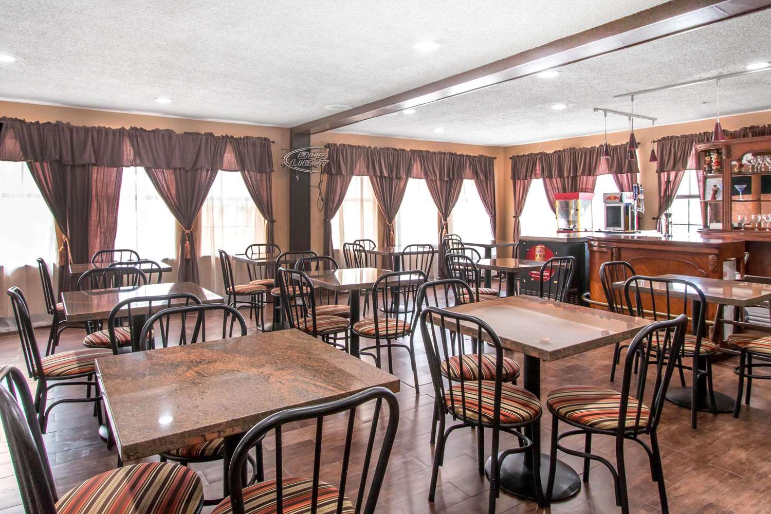 Quality Inn & Suites I-35 Near Frost Bank Center San Antonio, TX 26/33